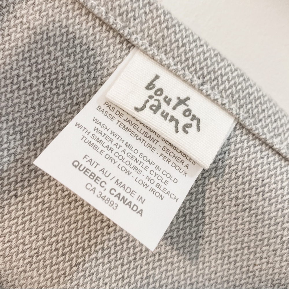 Liquidation Sale: BNWT Made in Canada: Bouton Jaune | Gray Nursery Blanket - Picture 4 of 6